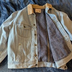 Vintage Lee Storm Rider Light Blue Denim Jacket with Tan Collar.